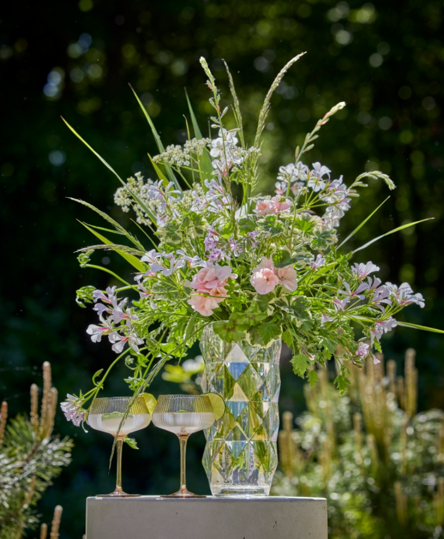 Dekorowanie kwiatami: 5 luźnych aranżacji z pelargonii (2026)